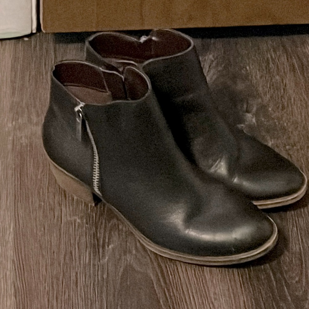 Black short boots size 7